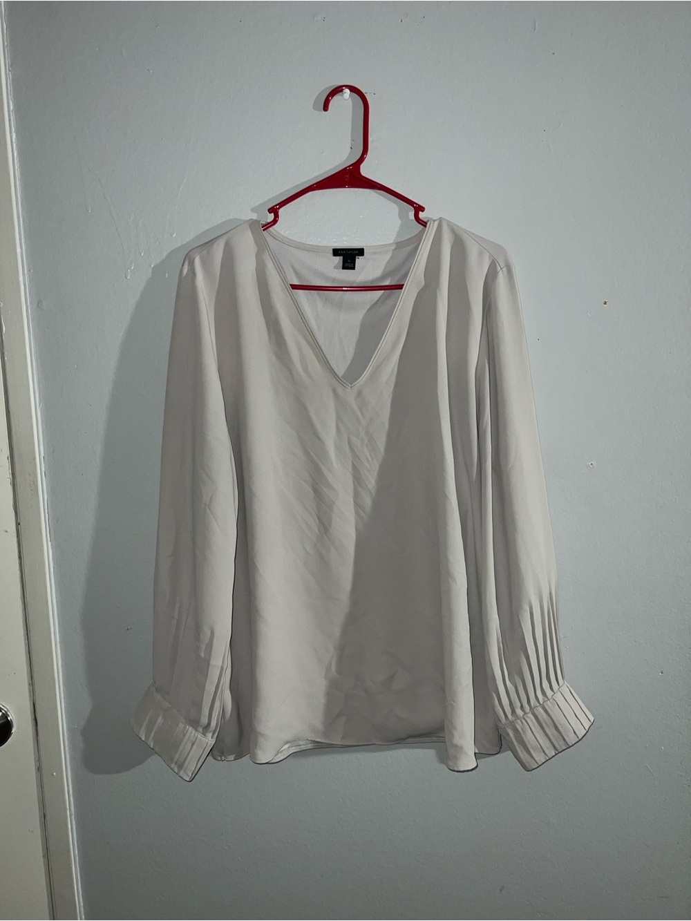 Ann Taylor Cream V-Neck Long Sleeve Blouse